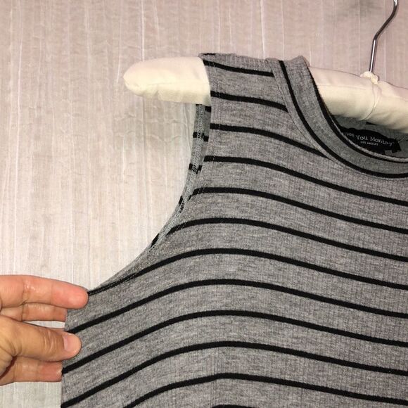 See You Monday S LA Gray Black Ribbed Knit Striped Swing Crop Sleeveless Tank - Picture 5 of 9